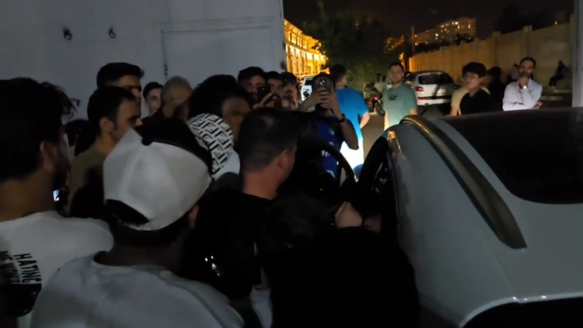 هجوم باورنکردنی هواداران استقلال به سمت رامین رضاییان برای سلفی