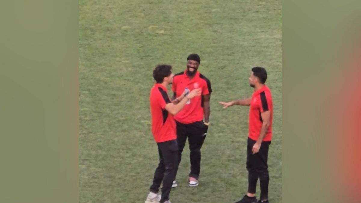حضور سرژ اوریه خرید جدید پرسپولیسی ها در چمن ورزشگاه نقش جهان