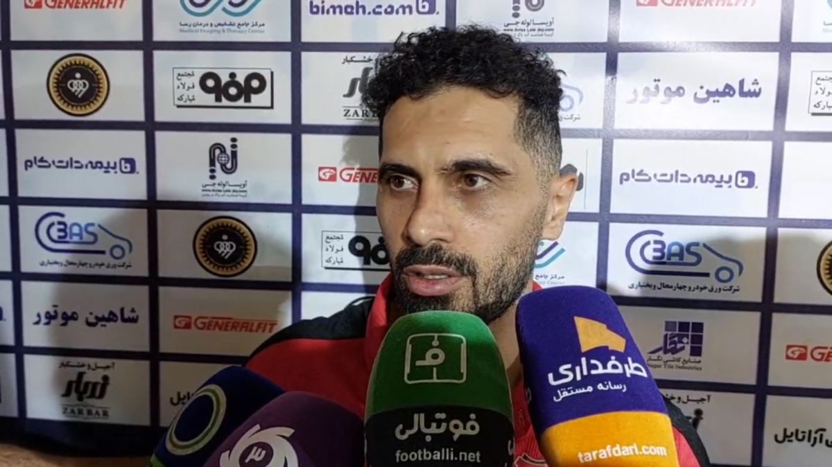 عالیشاه: هنگام گرم کردن هم سمت ما بطری پرتاب میشد