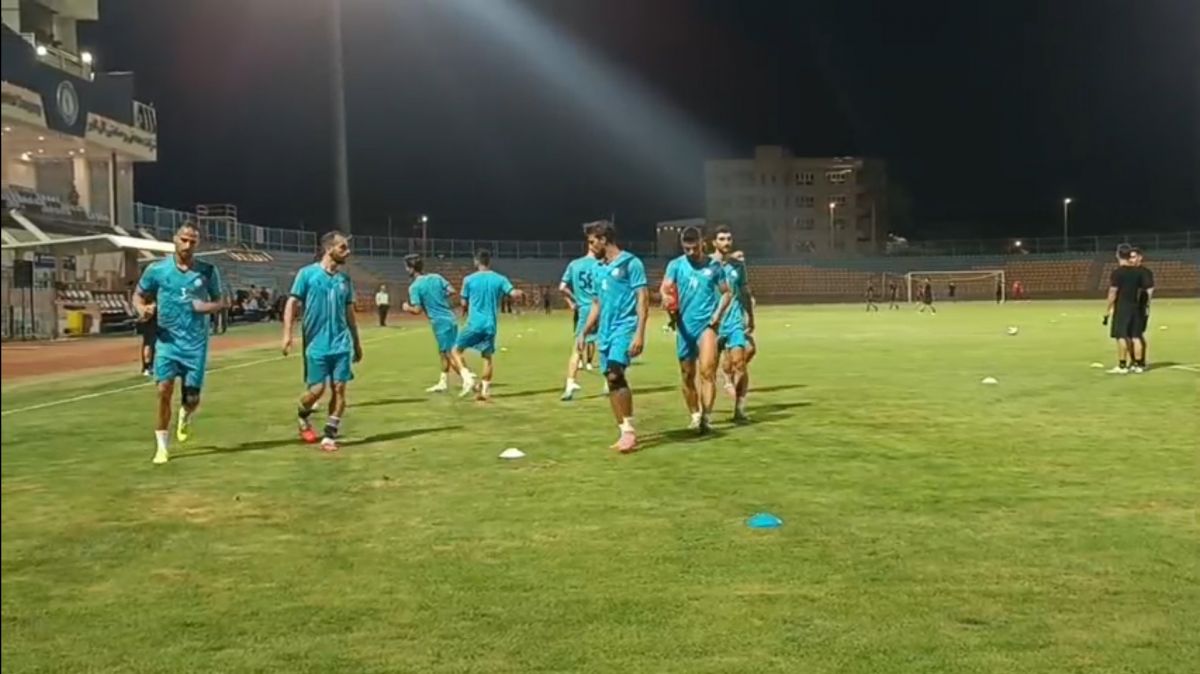 گرم کردن بازیکنان مس شهر بابک و پارس جنوبی جم
