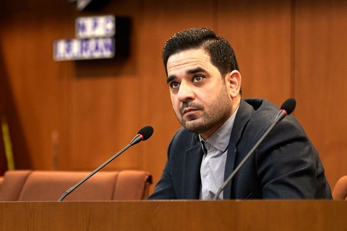 تقوی: نباید با یک انتقاد چکشی برخورد شود