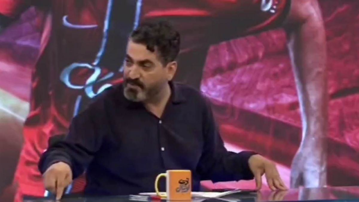 صحبت‌های عجیب گزارشگر تلویزیون: مردم فوتبال مجانی نگاه می‌کنند غر هم می‌زنند!