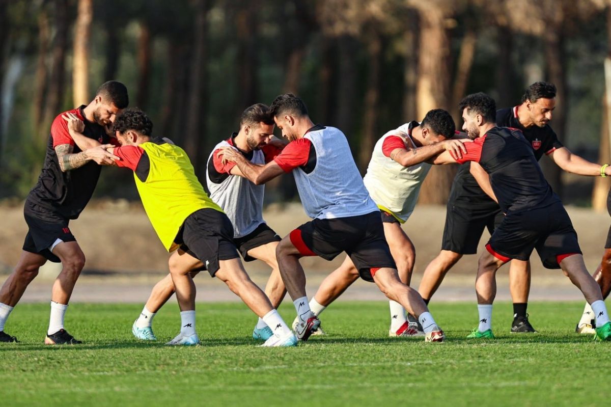 برگزاری تمرین پرسپولیس در دو زمین ورزشگاه آزادی