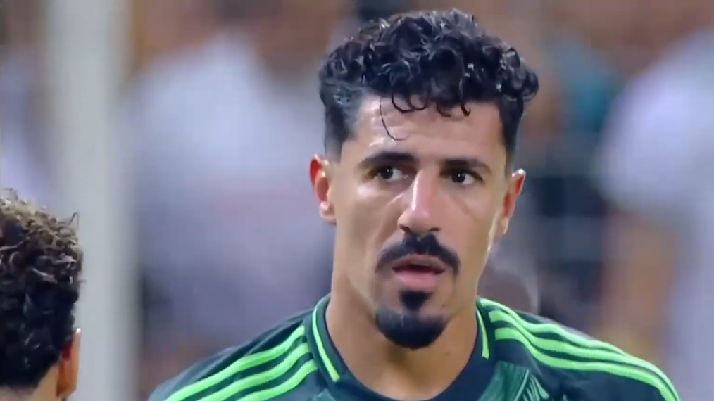 دبل بغداد بونجاح، در برد مهم الجزایر مقابل بوتسوانا