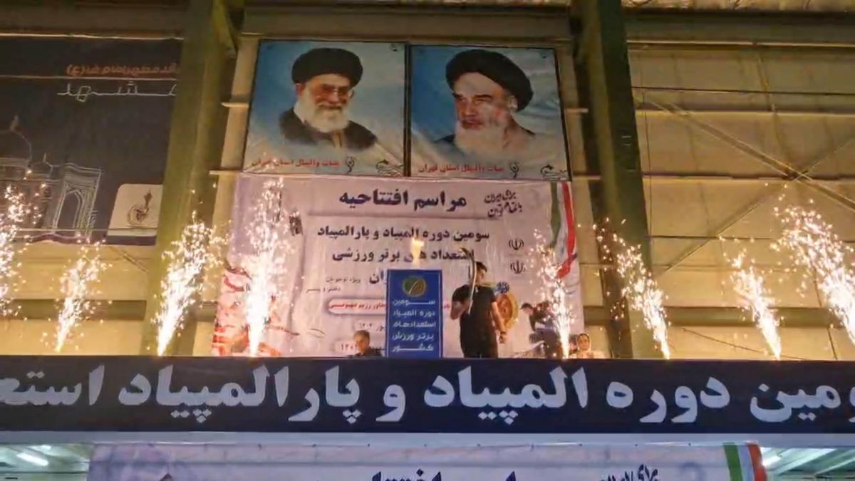 روشن کردن مشعل المپیاد و پارالمپیاد ورزشی استان تهران