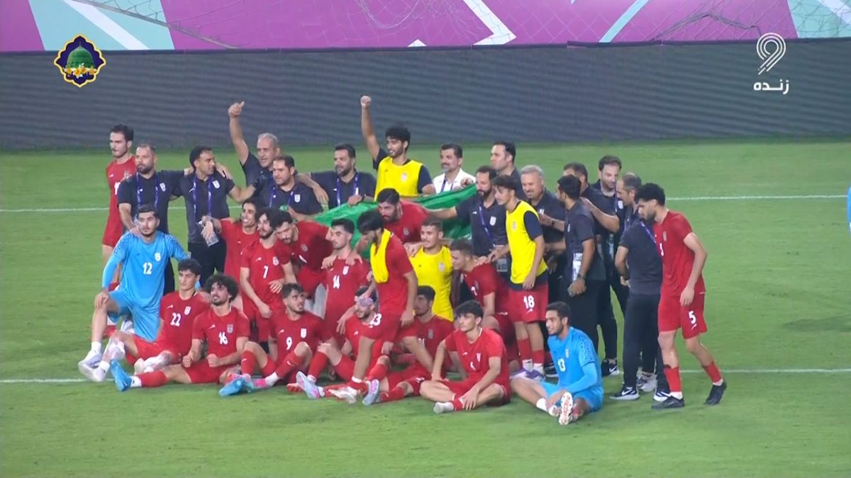 شادی بازیکنان تیم امید پس از برد مقابل امارات