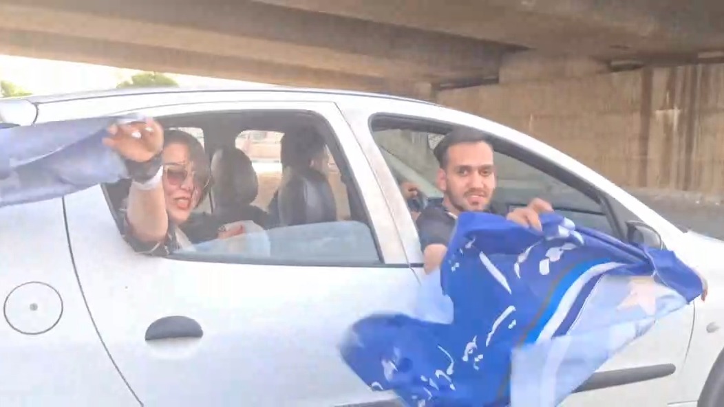اسکورت اتوبوس کاروان استقلال توسط هواداران خوزستانی