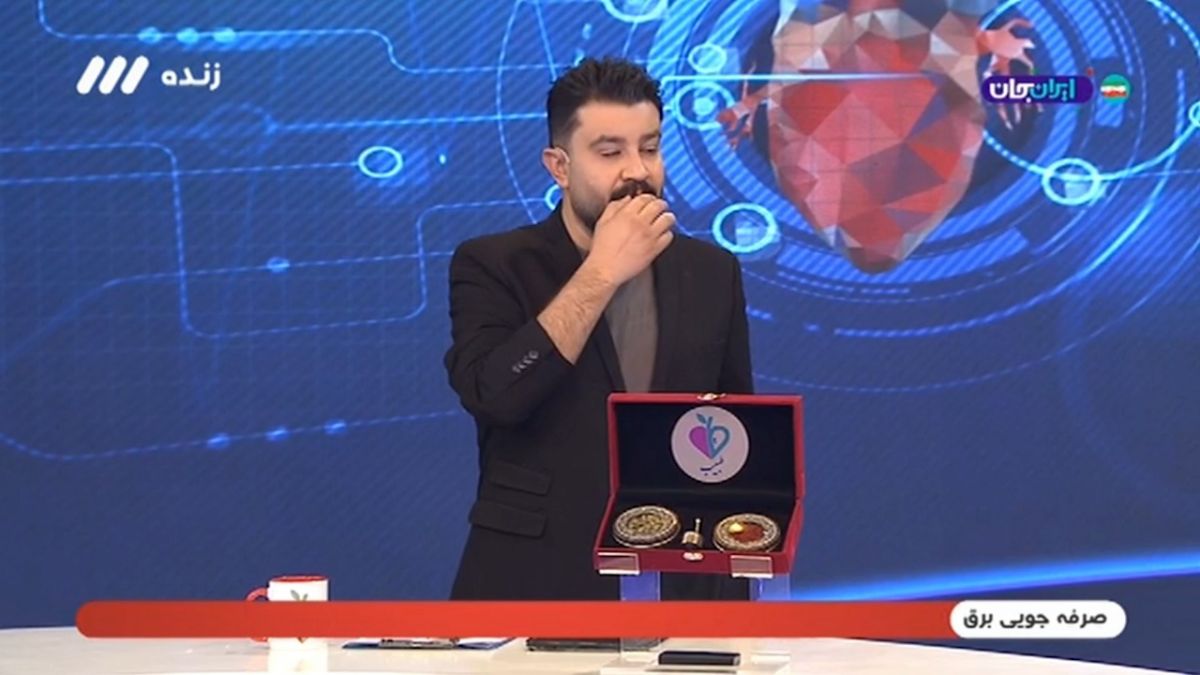 کری‌خوانی مجری استقلالی شبکه سه برای پرسپولیسی‌ها