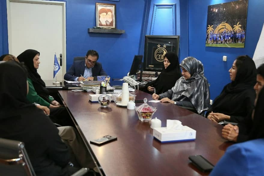 نشست صبحگاهی بانوان استقلال به میزبانی تاجرنیا