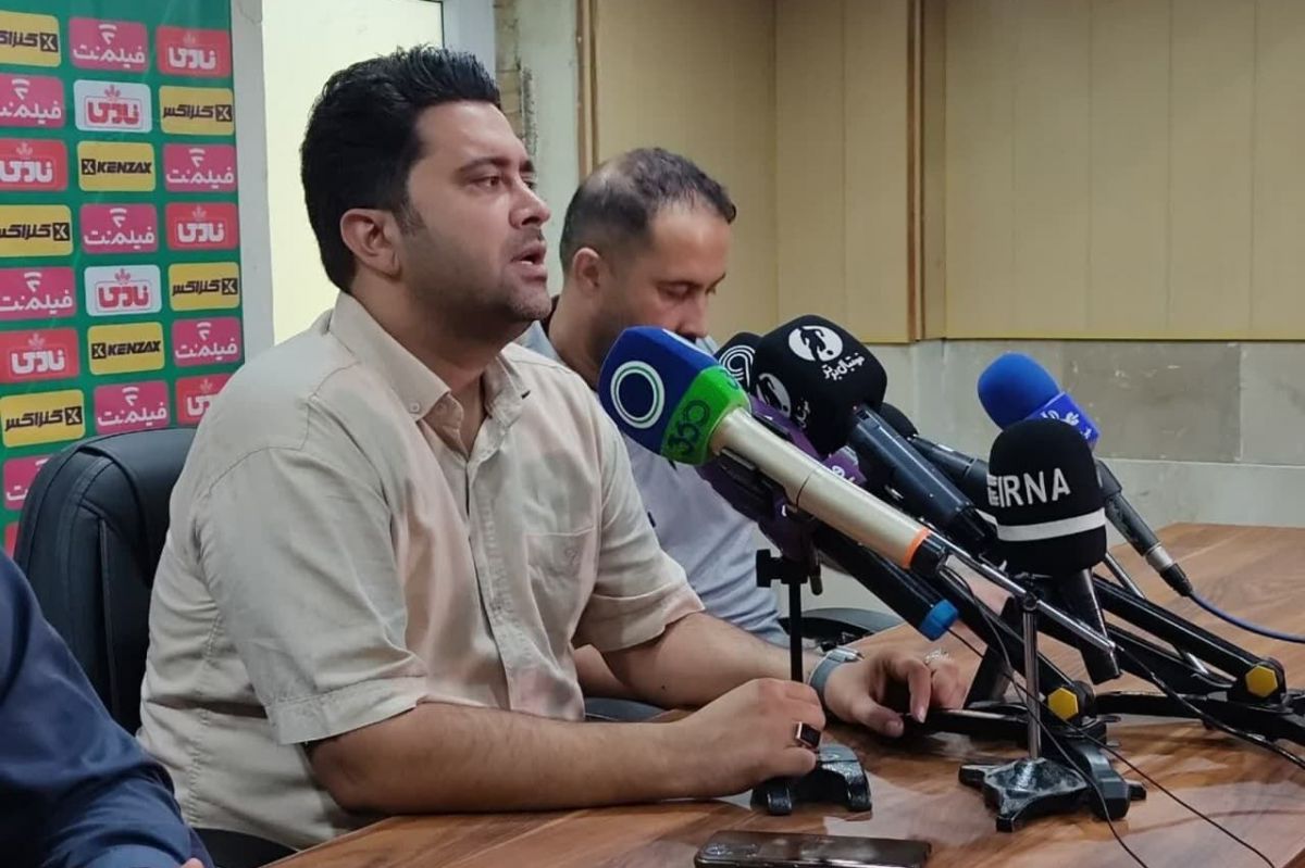اخباری: اهالی فوتبال می‌دانند که از چه امتیازی محروم هستیم