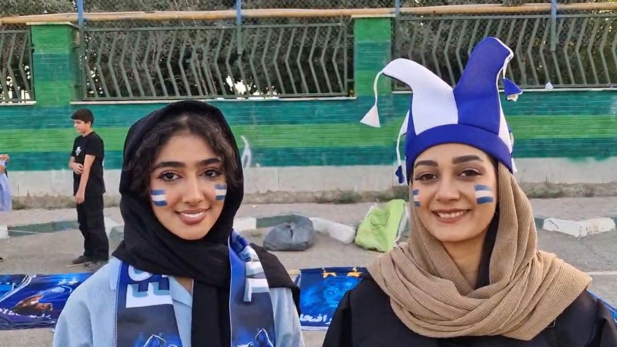 صحبت‌های بانوان هوادار استقلال قبل از بازی با پیکان