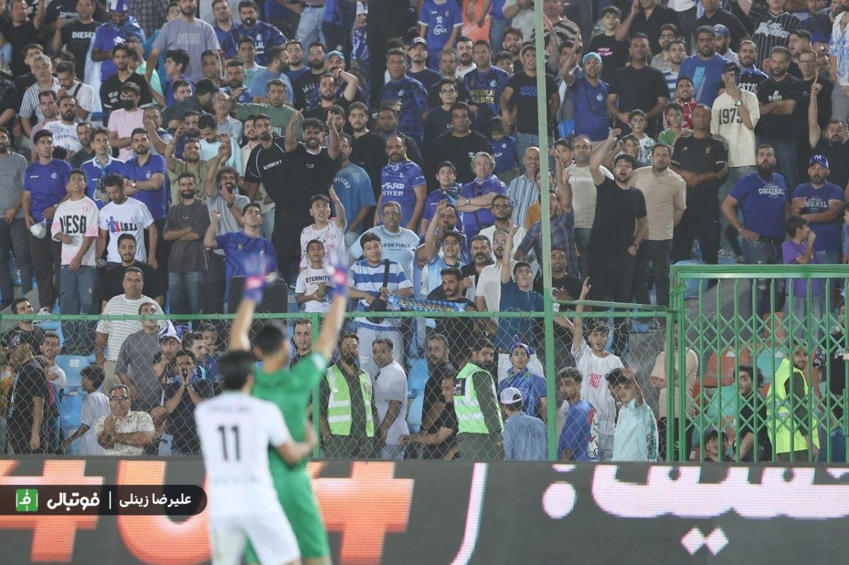 جنجال یک پرسپولیسیِ سابق؛ مقابل سکوهای استقلال خوشحالی کرد!