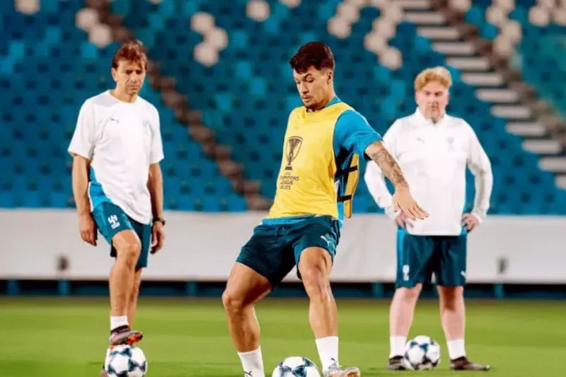 الهلال قید جذب مهاجم خارجی را زد