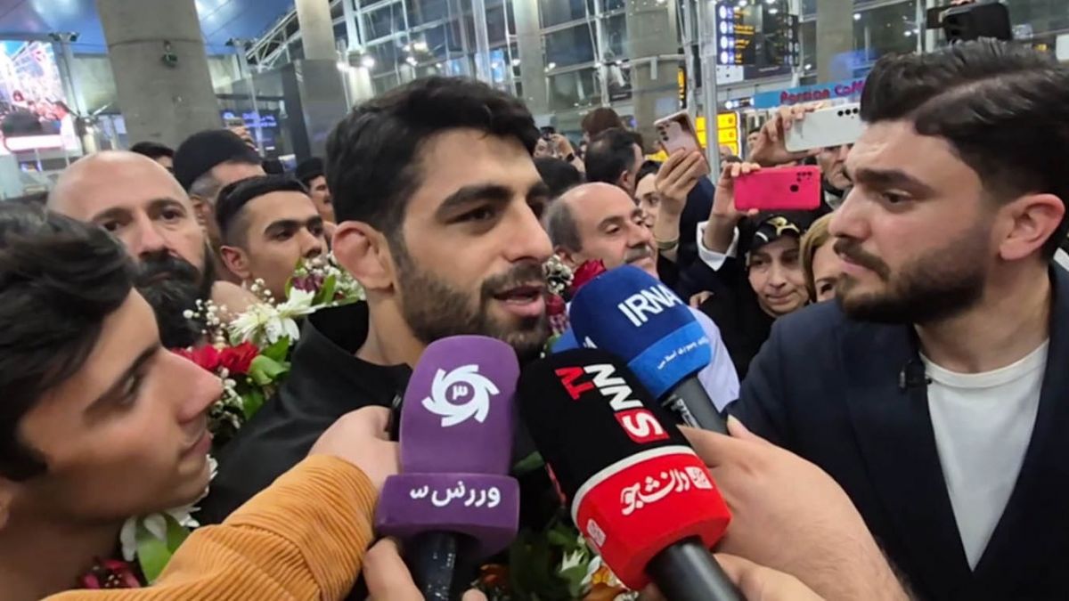 گفت و‌ گو با قهرمانان کشتی فرنگی ایران در میان استقبال پرشور مردم - بخش دوم
