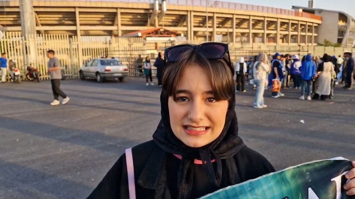گفت و گو با هواداران شمس آذر قبل از بازی با استقلال