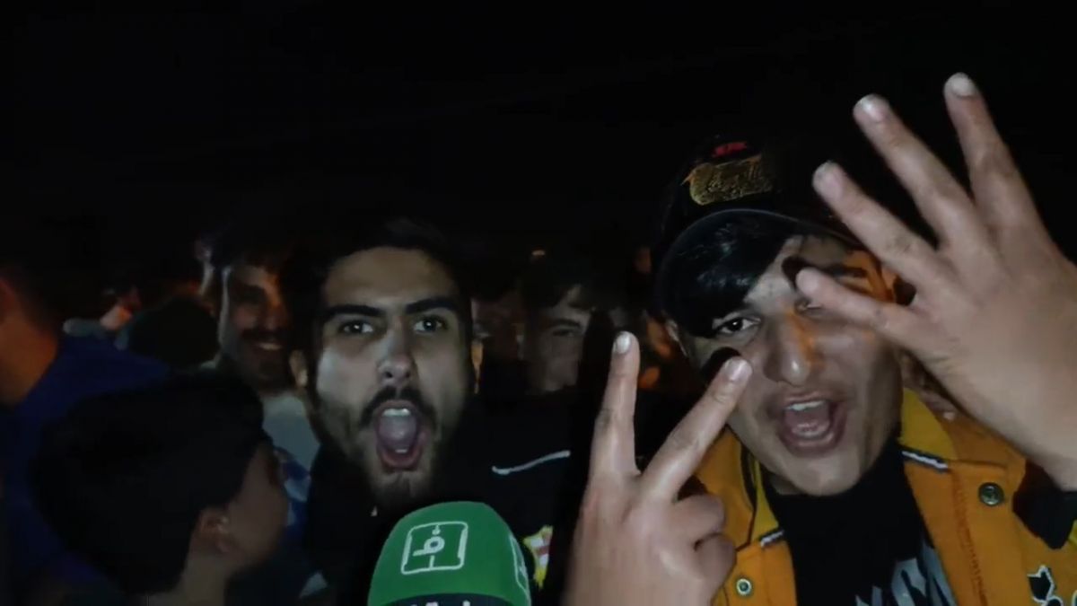 کری خوانی هواداران شمس آذر بعد از بازی با استقلال