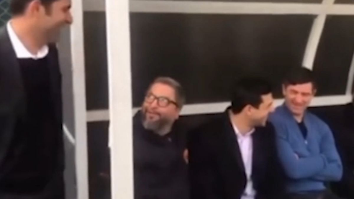 شوخی زنده‌یاد مهرداد میناوند با وحید هاشمیان به خاطر پست‌هایی که او از سخنان فرگوسن می‌گذاشت!