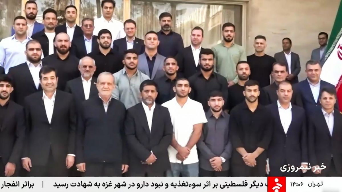 دکتر مسعود پزشکیان از قهرمانان کشتی آزاد و فرنگی تجلیل و قدردانی کرد