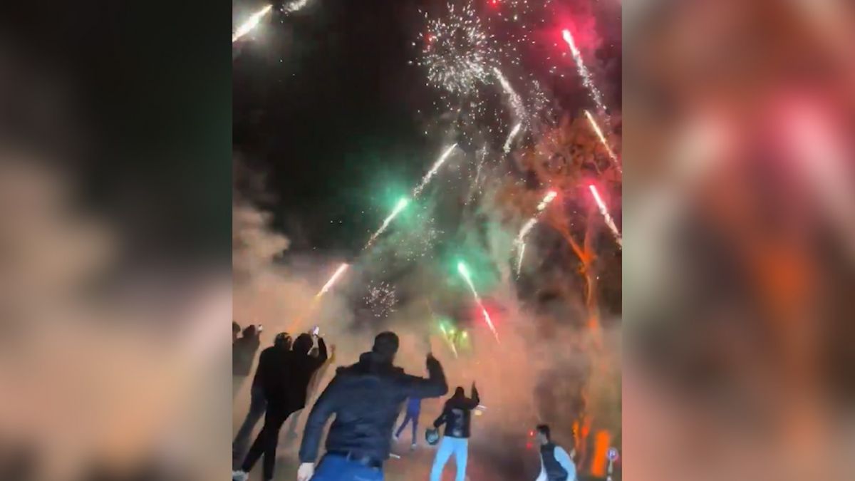 آتش بازی هواداران گالاتاسرای جلوی هتل بازیکنان لیورپول در نیمه شب گذشته