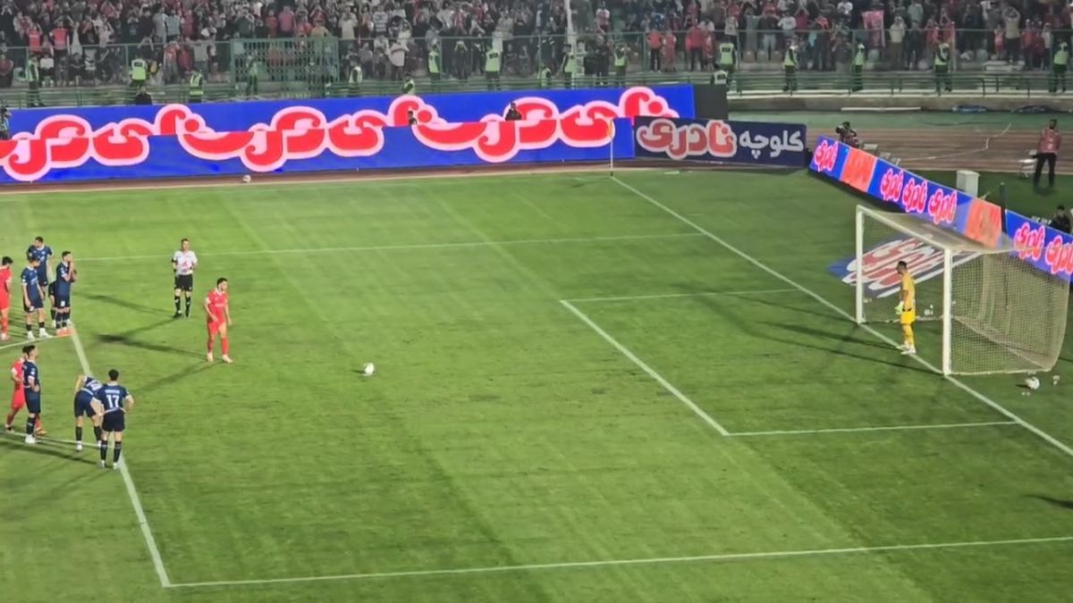 گل علی علیپور به گل گهر از زاویه دوربین فوتبالی