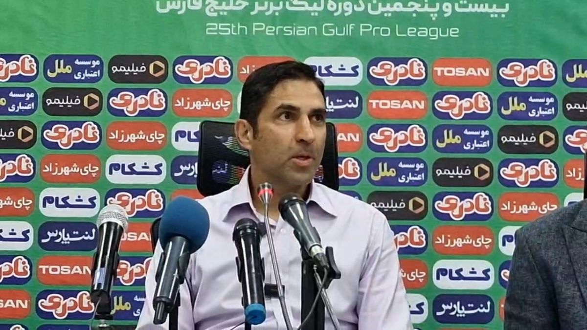 وحید هاشمیان: قرار نیست اگر با 3 مهاجم بازی کنیم، 4 گل بزنیم
