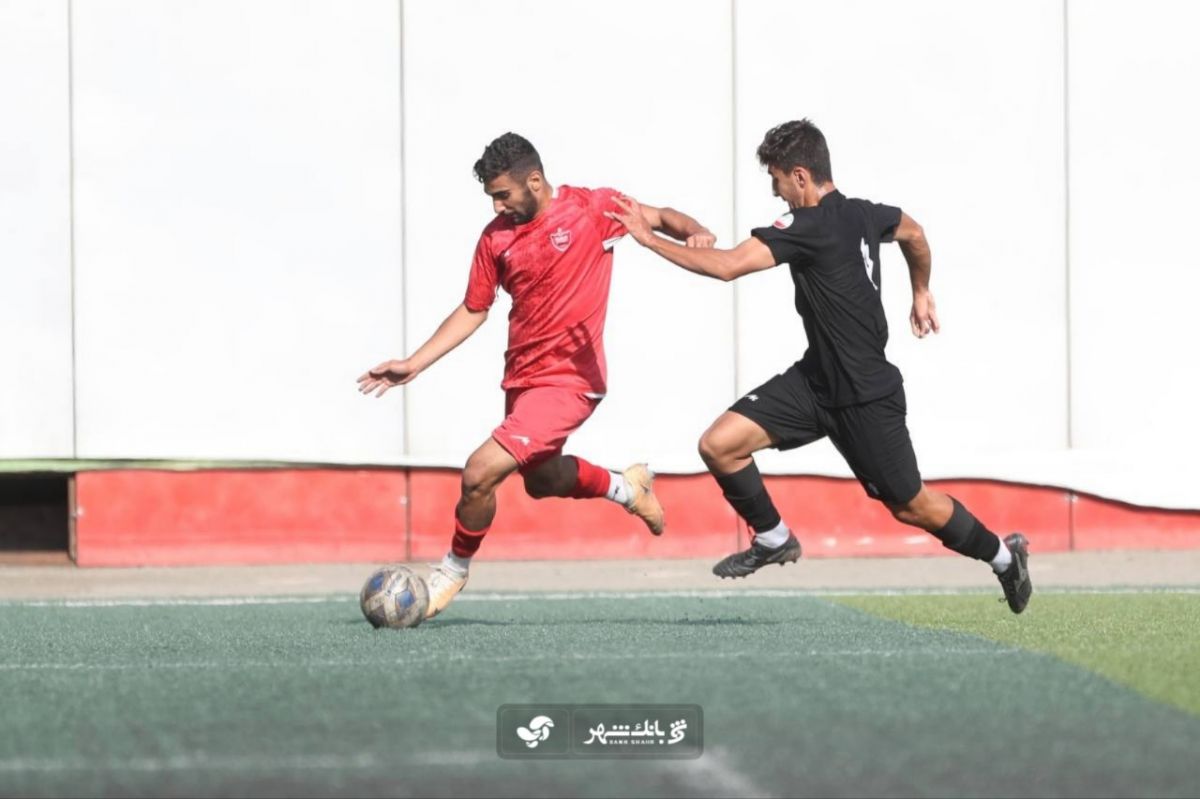 پایگاه خبری فوتبالی-تیم جوانان پرسپولیس در هفته دهم لیگ برتر تهران مقابل شاهین با نتیجه یک بر صفر شکست خورد. 
