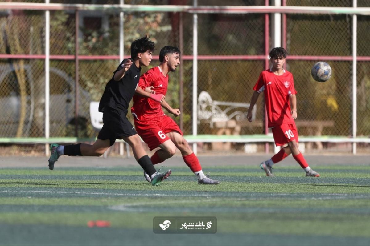 پایگاه خبری فوتبالی-تیم جوانان پرسپولیس در هفته دهم لیگ برتر تهران مقابل شاهین با نتیجه یک بر صفر شکست خورد. 