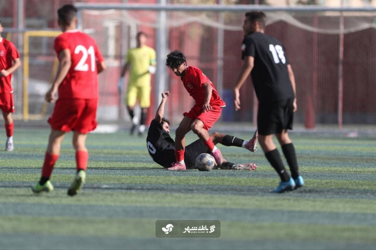 پایگاه خبری فوتبالی-تیم جوانان پرسپولیس در هفته دهم لیگ برتر تهران مقابل شاهین با نتیجه یک بر صفر شکست خورد. 