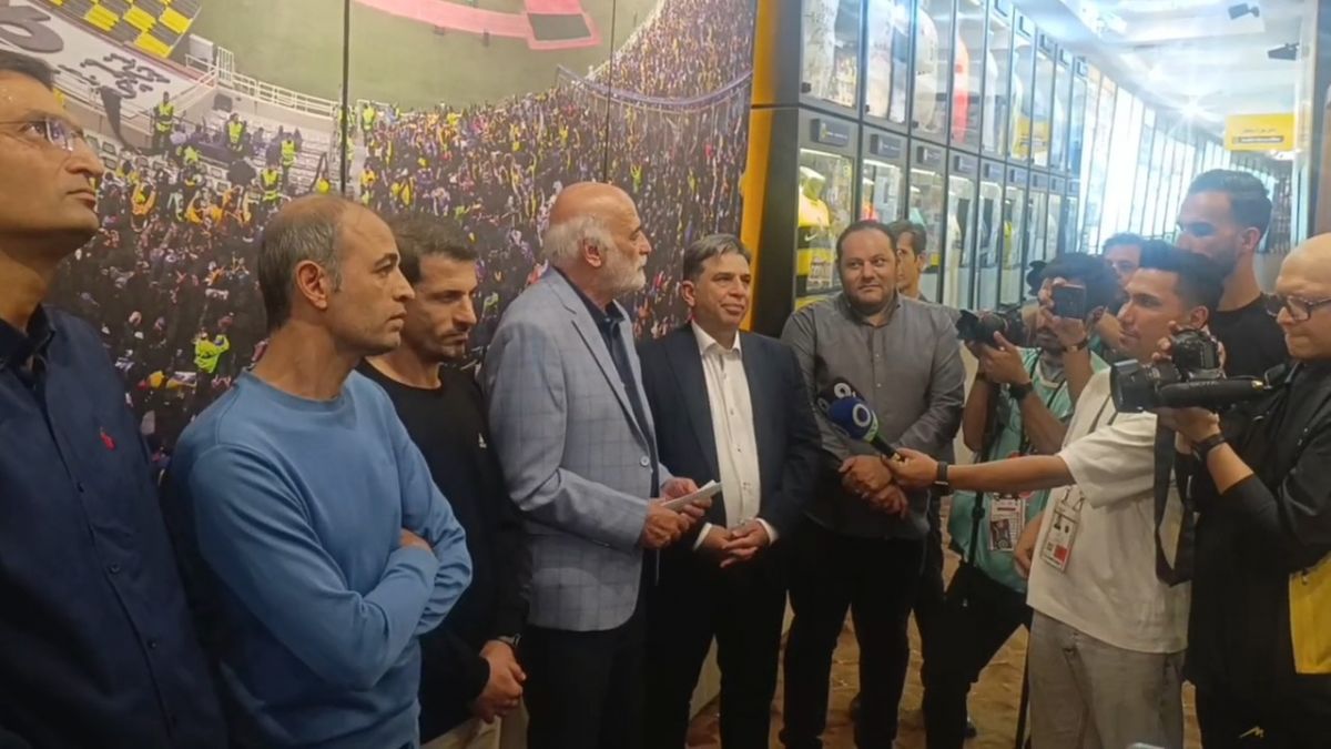 رونمایی از سردیس رسول کربکندی پیشکسوت فوتبال اصفهان در موزه سپاهان