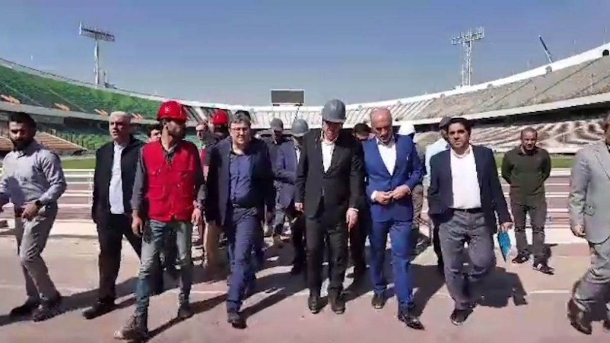 بازدید رییس سازمان برنامه و بودجه و وزیر ورزش از مراحل بازسازی ورزشگاه آزادی