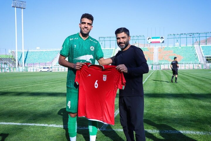بازیکن ذوب‌آهن، 7 زندانی آزاد کرد؛ تجلیل از آرش قادری