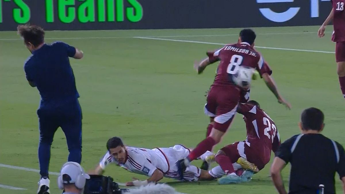 برخورد شدید و دردناک توپ با صورت لوپتگی سرمربی قطر