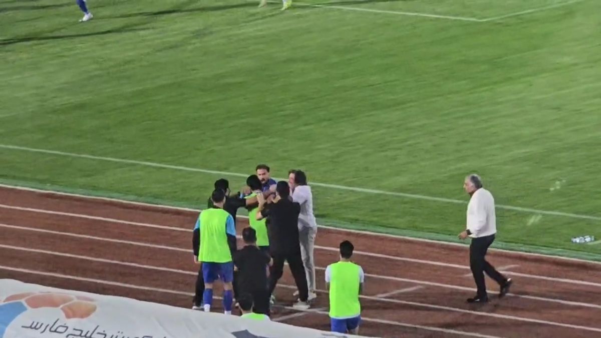 شادی ساپینتو پس از گل یاسر آسانی مقابل مس رفسنجان