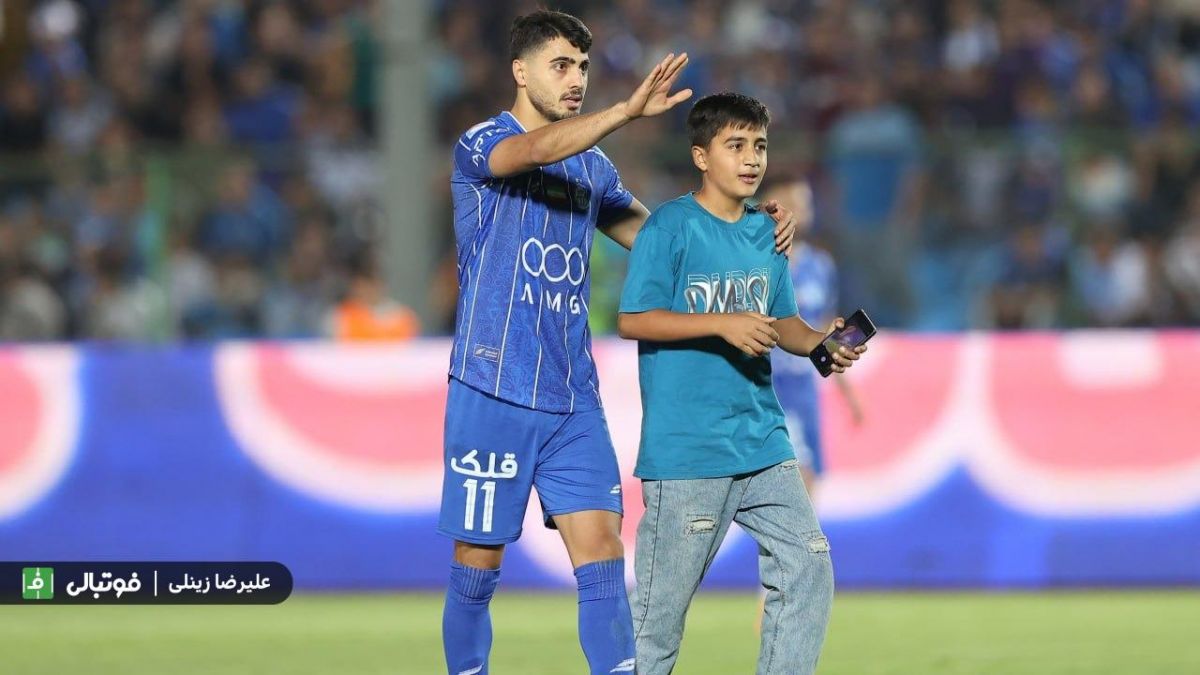 عجیب‌ترین سلفی لیگ با مهاجم استقلال! (عکس)