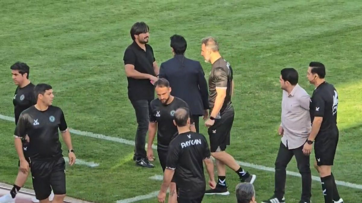 جنجال در بازی پیکان و آلومینیوم بعد از صحنه مشکوکی که به دلیل خاموش بودن var، معلوم نشد گل شد یا نه!