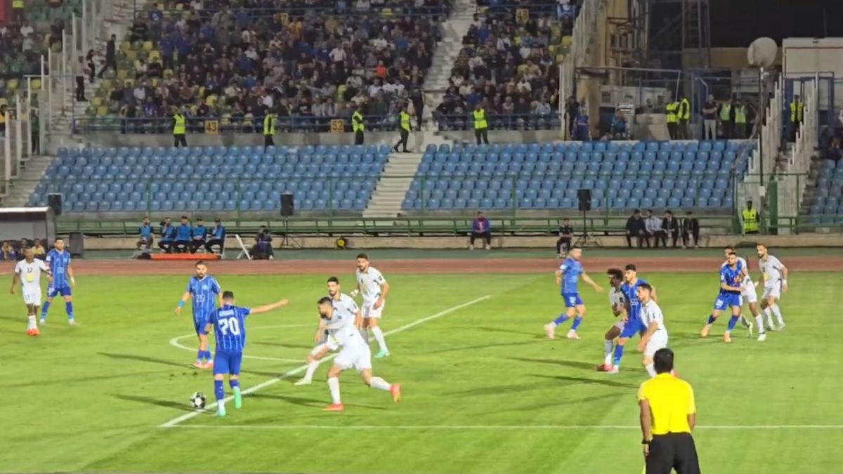 گل اول استقلال به الوحدات از زاویه جایگاه تماشاگران