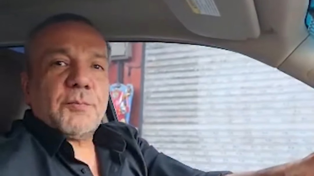 امیر احمدی مجری سابق تلویزیون: به خاطر فیروز کریمی ممنوع الکار شدم