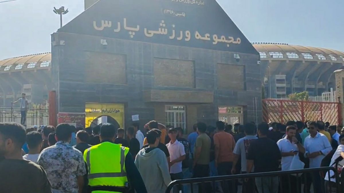 ورودی ورزشگاه پارس شیراز در آستانه بازی فجر سپاسی با استقلال