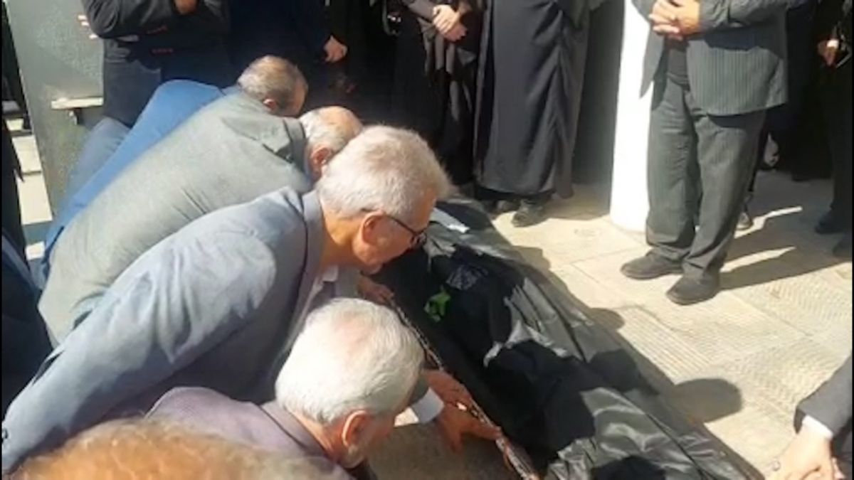 مراسم تشییع پیکر زندهیاد احمد سعادتمند