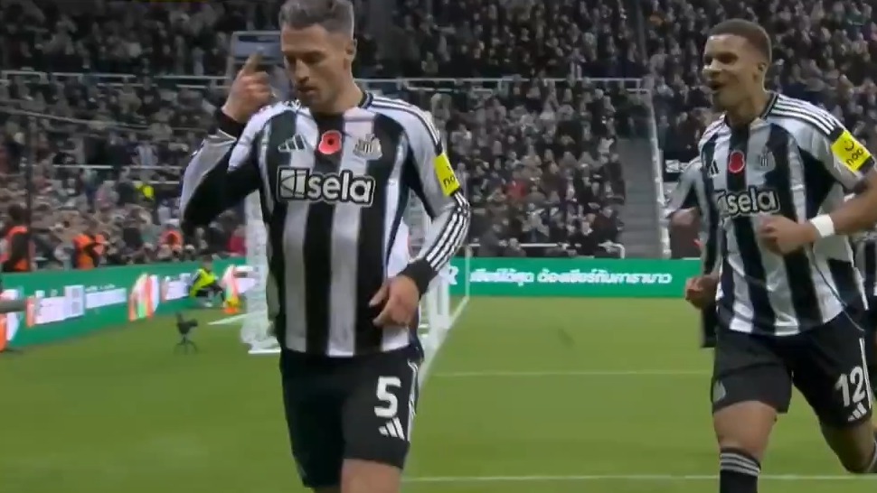 گل اول نیوکاسل به تاتنهام (شار)