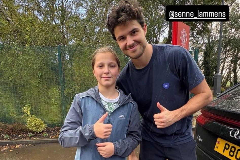 هدیه ویژه سنه لامنس به یکی از هواداران منچستریونایتد