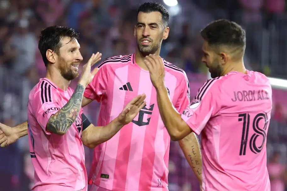 واکنش مسی به خداحافظی دو همتیمیاش در پایان فصل