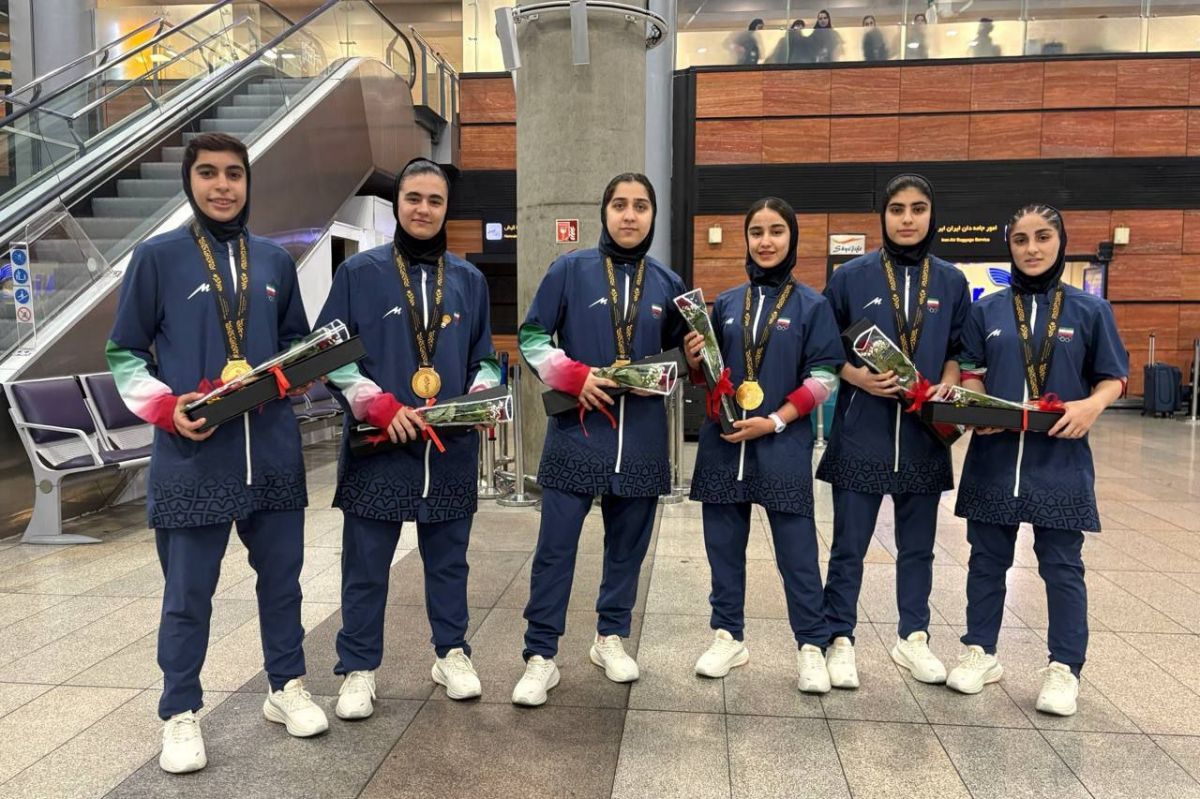 تصاویری از بازگشت دختران نوجوان ملی پوش فوتسال ایران