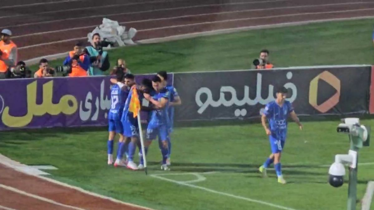 گل سوم استقلال به آلومینیوم از زاویه دوربین فوتبالی