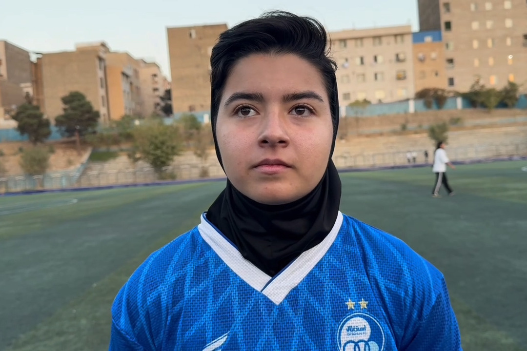 تینا جهانشاهی مهاجم تیم فوتبال زنان استقلال بعد از گلزنی در دیدار مقابل حسن زاده ارومیه