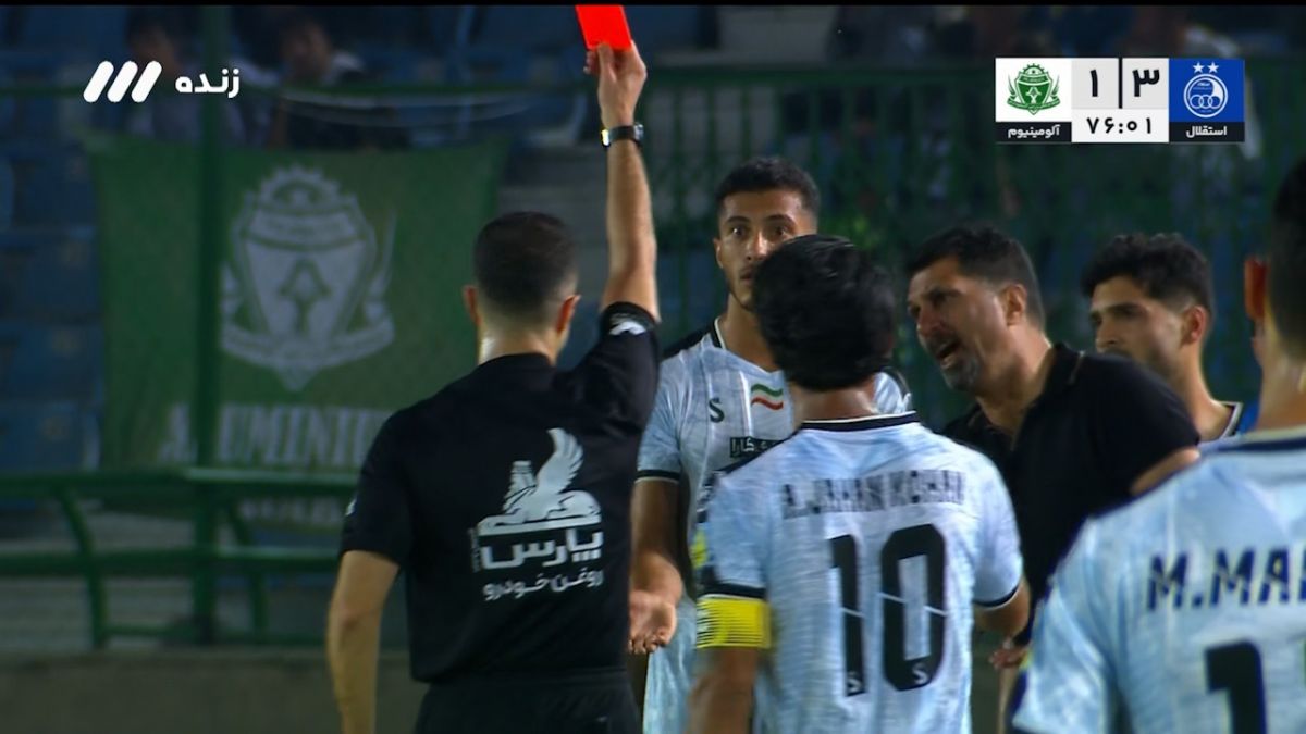 اخراج بازیکن آلومینیوم اراک با دریافت کارت زرد دوم
