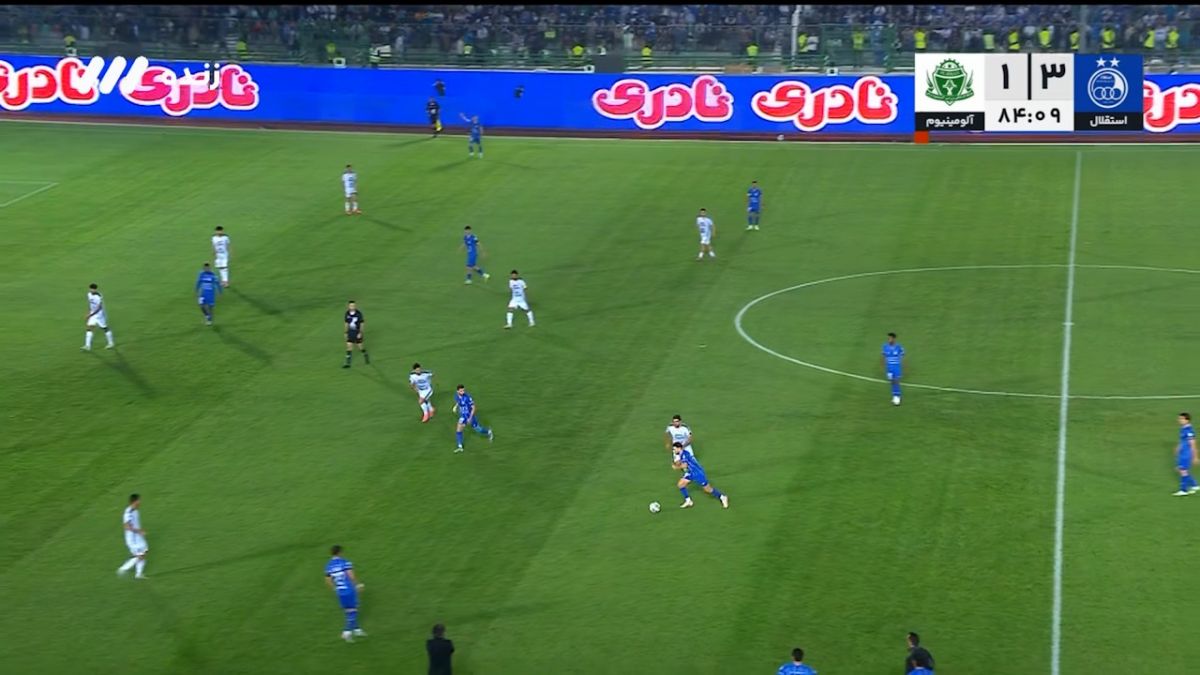 شعار "درویش حیا کن پرسپولیس رها کن" توسط هواداران استقلال!