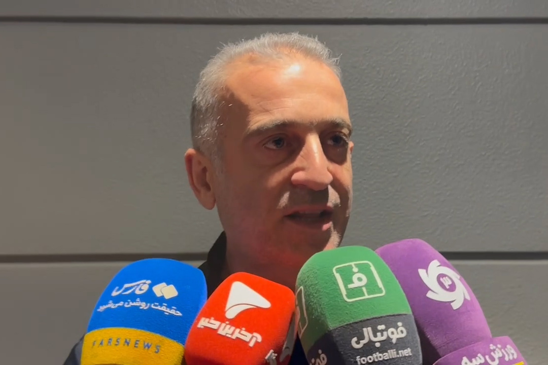 صحبتهای کمالوند سرمربی نساجی و رزاقی راد سرمربی شهید قندی یزد پس از پایان مسابقه دو تیم در جام حذفی