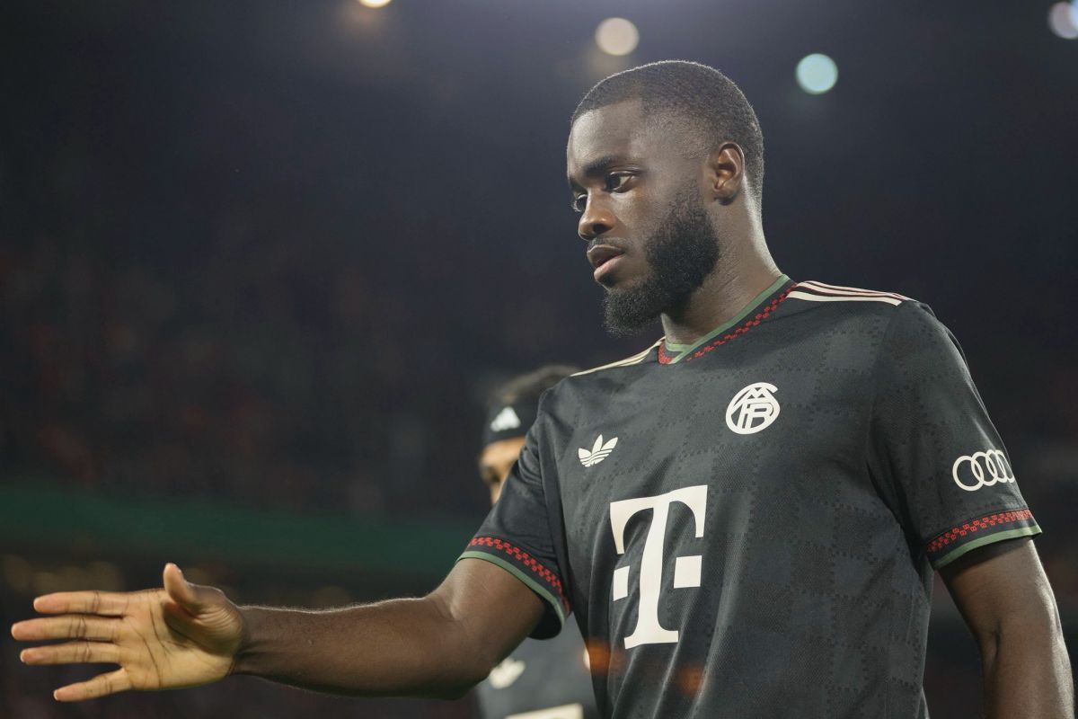 تلاش مکس ابرل برای حفظ مدافع بایرن مونیخ