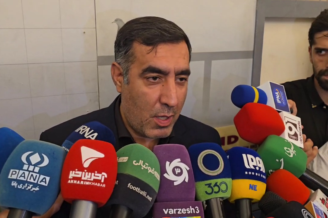 علی جوادی: امروز مشاور به ما گفت وضعیت چمن ورزشگاه به نسبت بازیهای قبلی، بهتر شده است